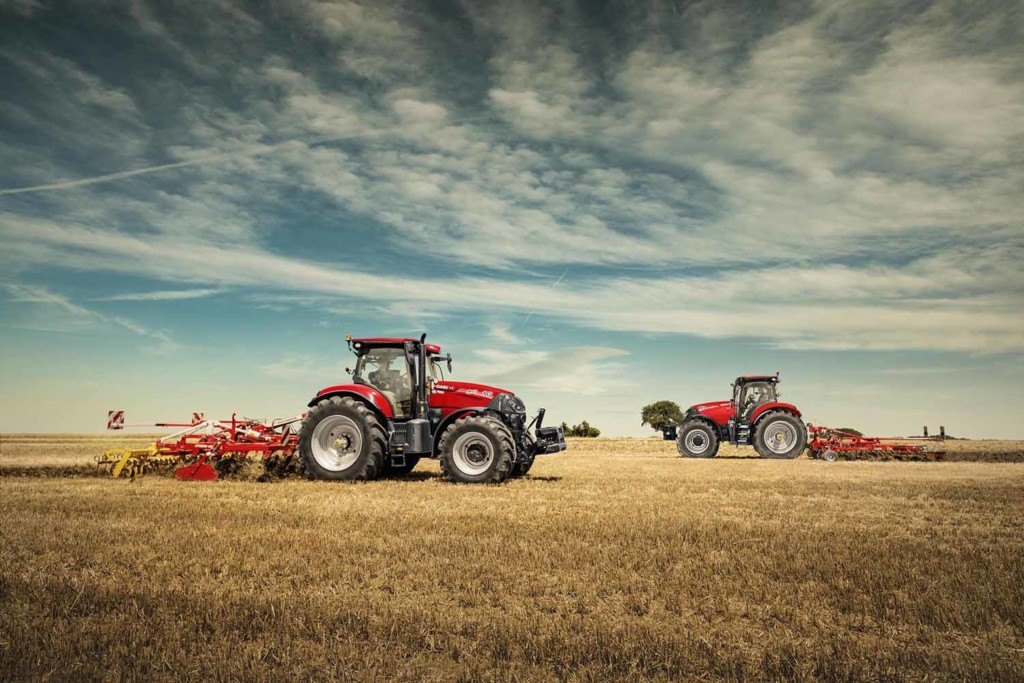 Case IH Puma MC -traktorit pellolla