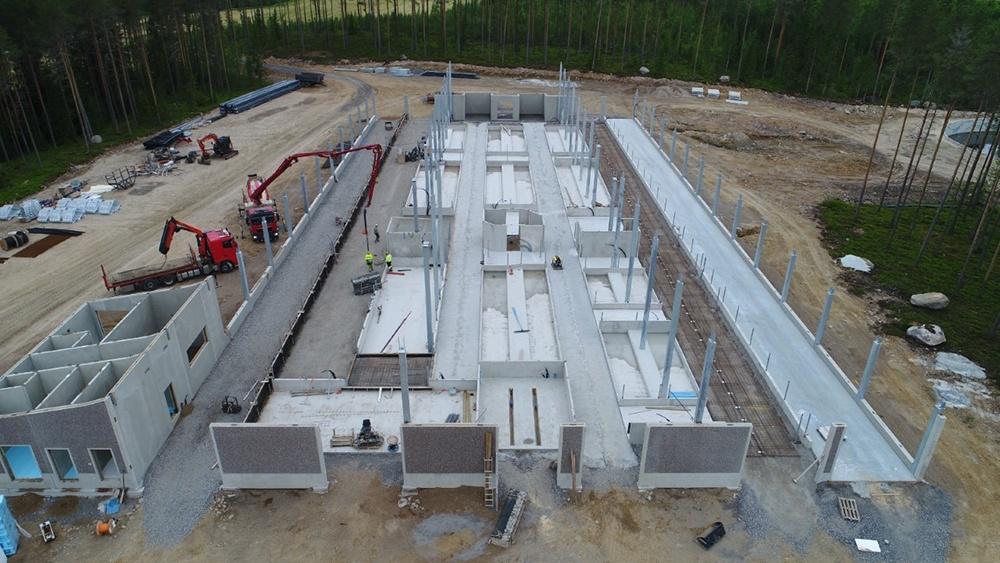 Ilmakuva Koskimäen maitotilan pihaton rakennustyömaalta