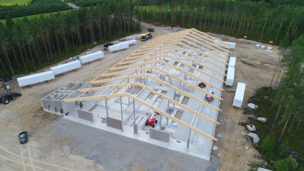 Ilmakuva Koskimäen maitotilan rakennustyömaalta