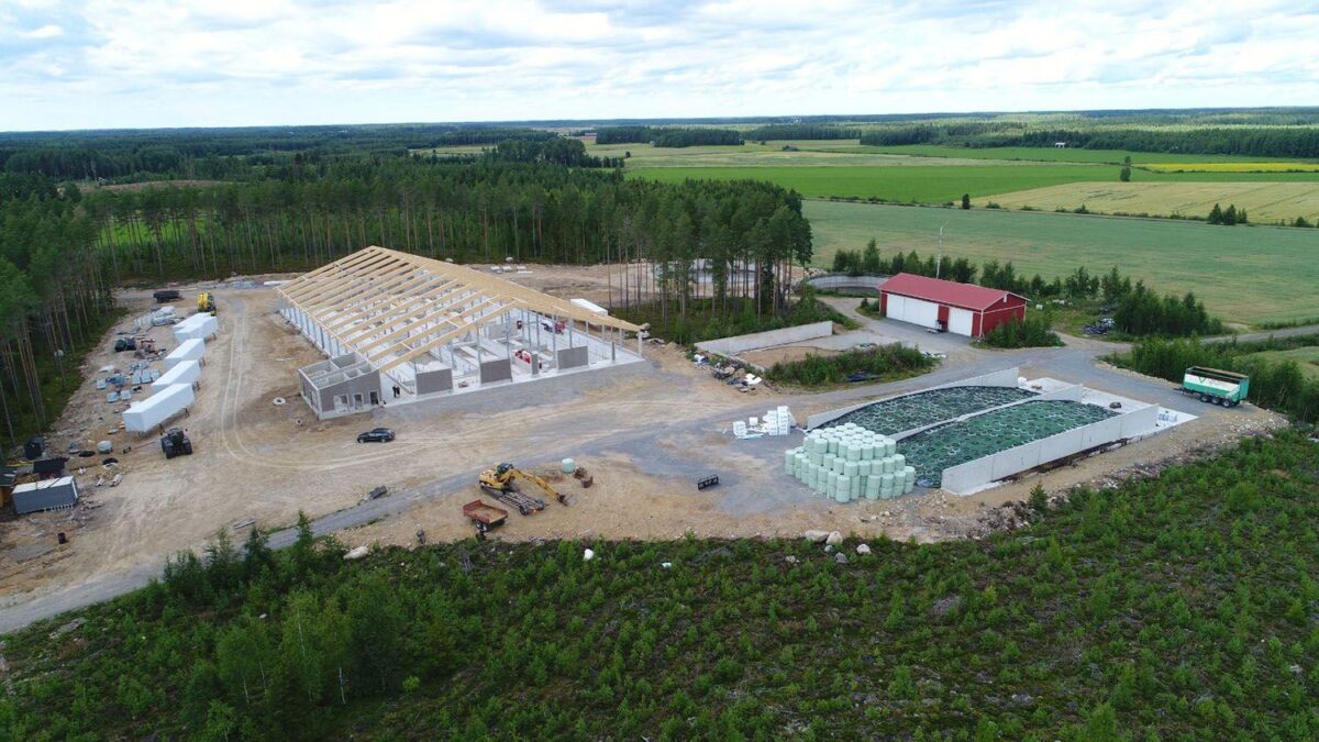 Ilmakuva Koskimäen maitotilan rakennustyömaalta