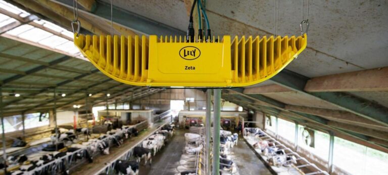 Lely Zeta navetan katossa